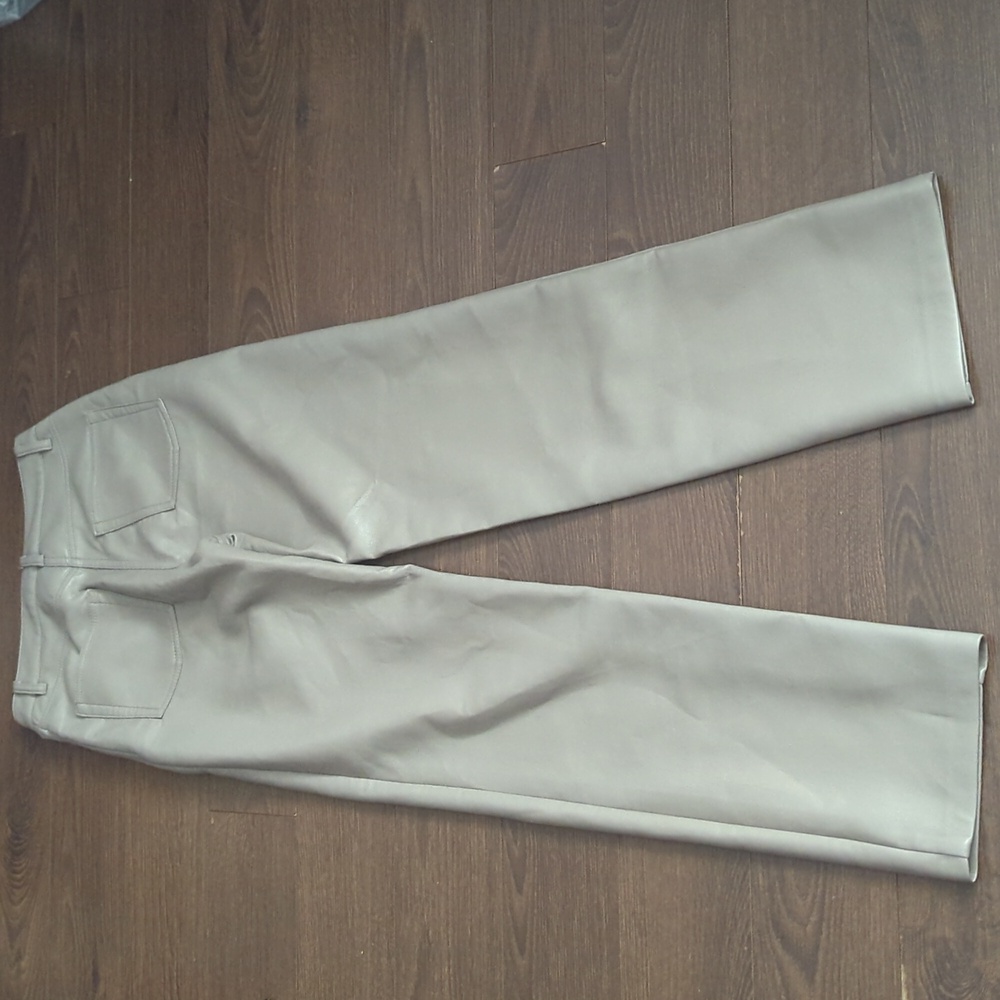 WILFRED x ARITZIA The Melina Pant High Waisted Vegan Leather - Picture 4 of 10